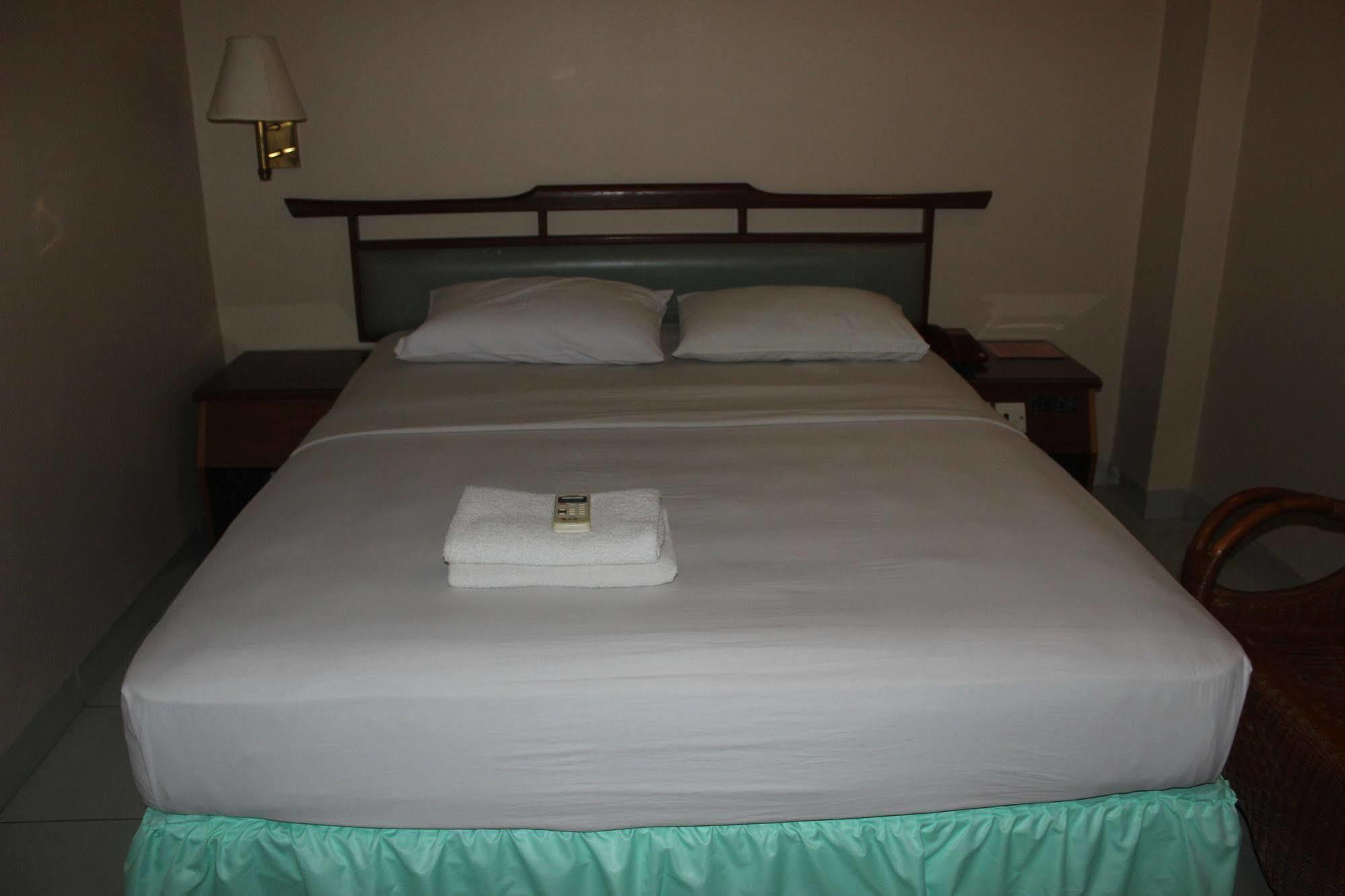 Batam Star Hotel Экстерьер фото
